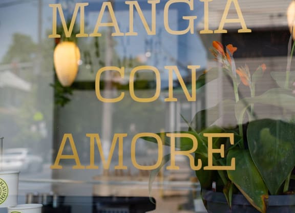 MANGIA CON AMORE