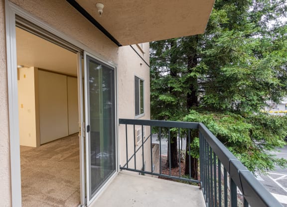Large Balcony at Altamont Apartments, Rohnert Park, 94928