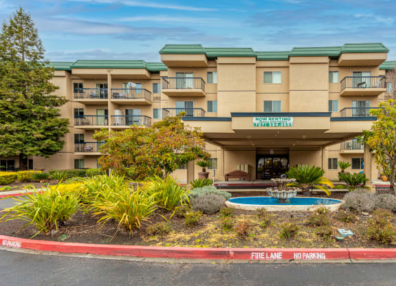 Exterior View at Altamont Apartments, Rohnert Park, CA