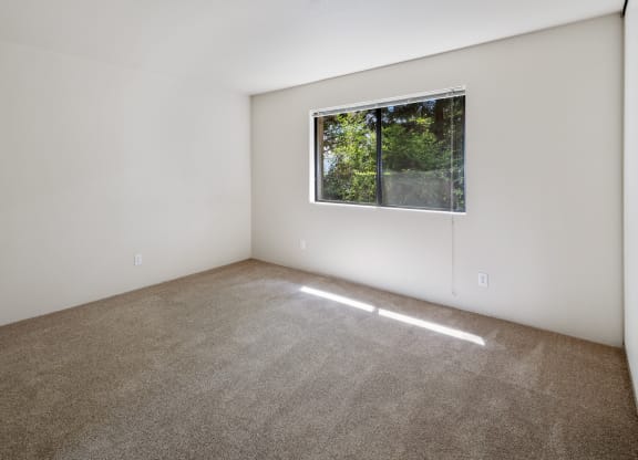 Carpeted Bedroom at Edgewood Apartments, Rohnert Park, CA, 94928