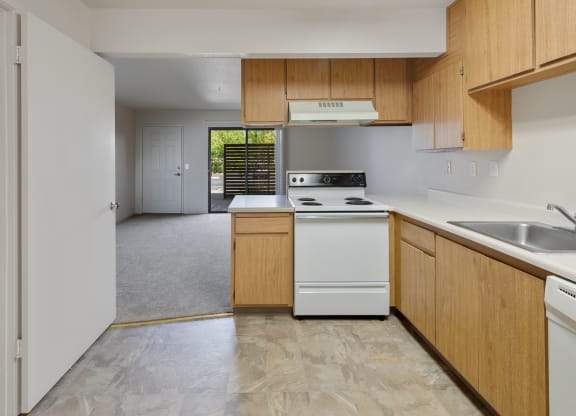 Fully Furnished Kitchen at Edgewood Apartments, Rohnert Park