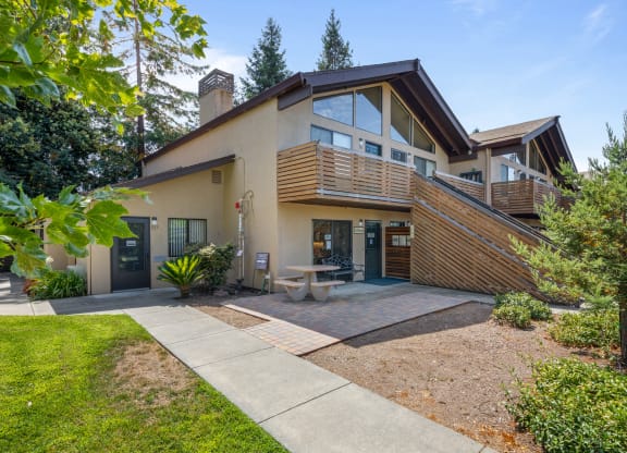 Walking Path at Edgewood Apartments, California
