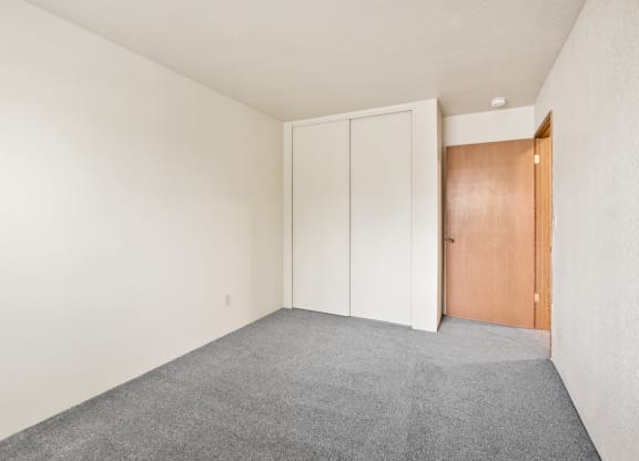 Carpeting In Bedroom at Meadowrock Duplexes, Santa Rosa, CA