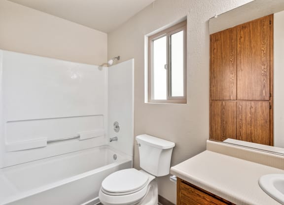 Bathroom With Bathtub at Meadowrock Duplexes, California, 95403