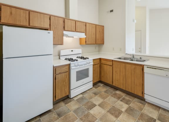 Trendy Master Carpeted at Meadowview Apartments, Santa Rosa