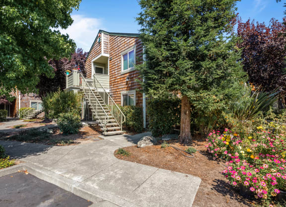 Courtyard Garden at Meadowview Apartments, California, 95407