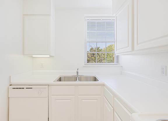 Gourmet Kitchen at Wood Creek Apartments, Fort Wayne, Indiana