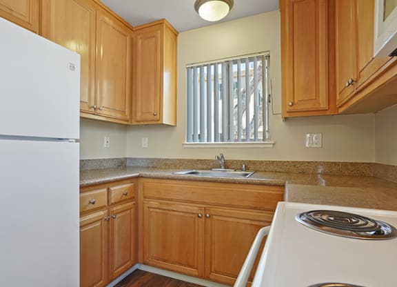 Double Stainless Steel Sink at Colonial Garden Apartments, San Mateo, 94401