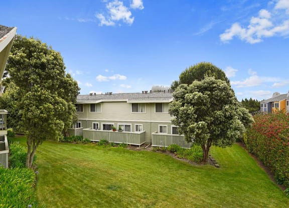 Lush Green Outdoors at Fairmont Apartments, California, 94044