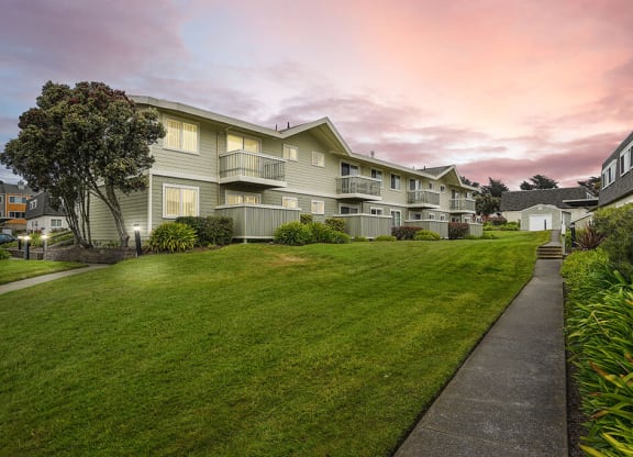 Lush Green Outdoor Spaces at Fairmont Apartments, Pacifica, CA