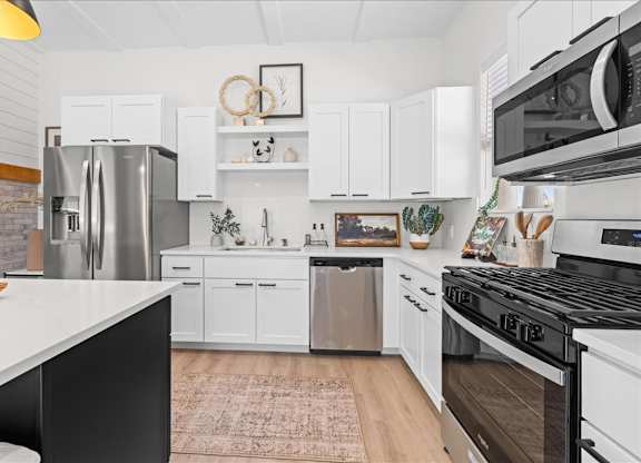 Fully Furnished Kitchen at Alante Homes at Spring Run, Caldwell, Idaho