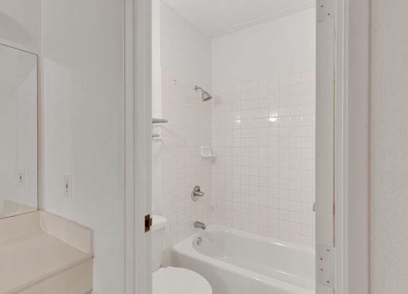 Bathtub at AVIA Apartments On Alpha, Dallas
