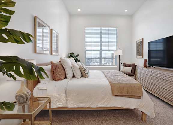 Bedroom with TV at Solhavn Apartments, Utah