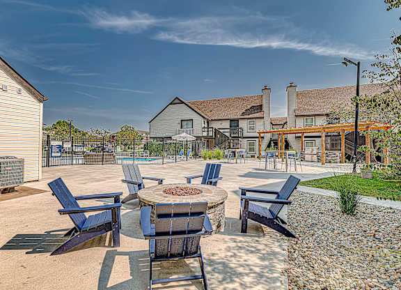 Exterior Seating Area at Avia Lofts at Founders Road, Indianapolis, 46268