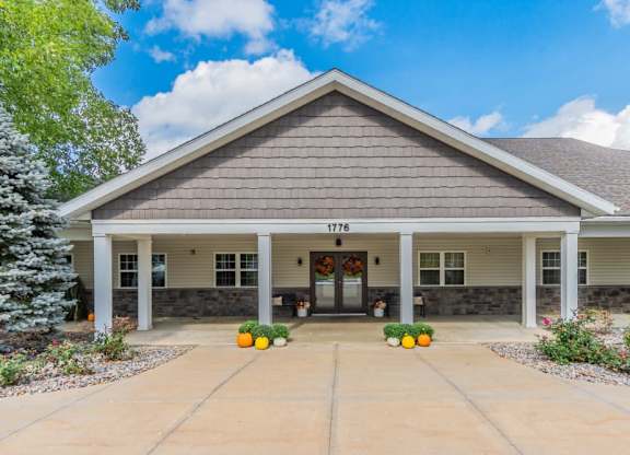 Single story ranch home with covered front porch at Schuyler Commons Apartments, New York, 13502