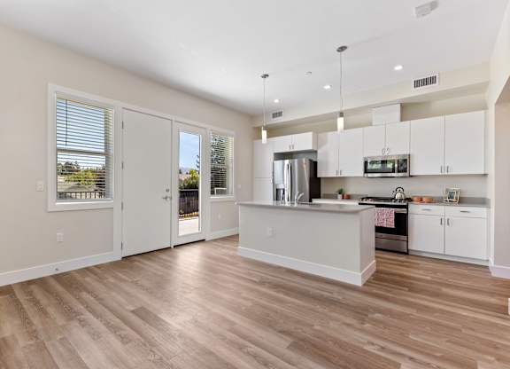 living room with kitchen island at Edgeway Plaza, Rohnert Park