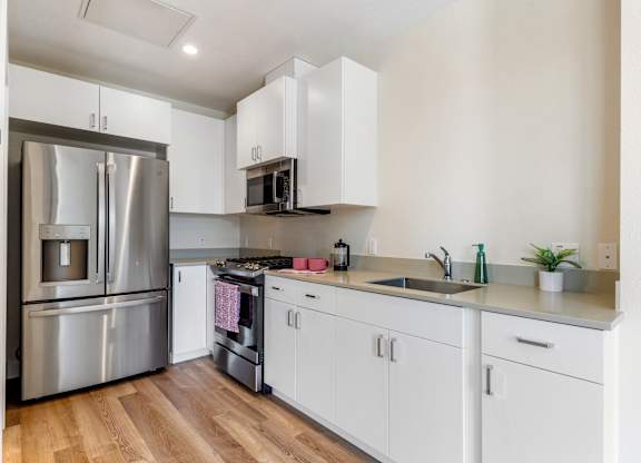 kitchen view with stove, microwave, fridge, and sink at Edgeway Plaza, Rohnert Park, 94928