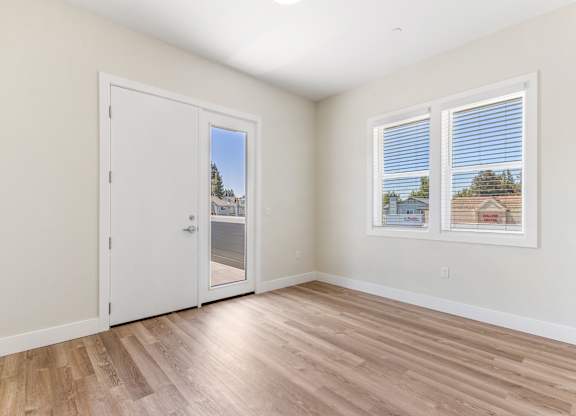 living room and front door at Edgeway Plaza, Rohnert Park, CA