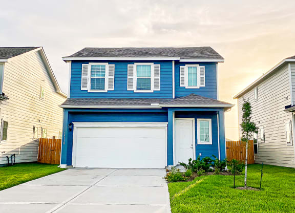 Exterior View at Pradera Oaks, Texas, 77583