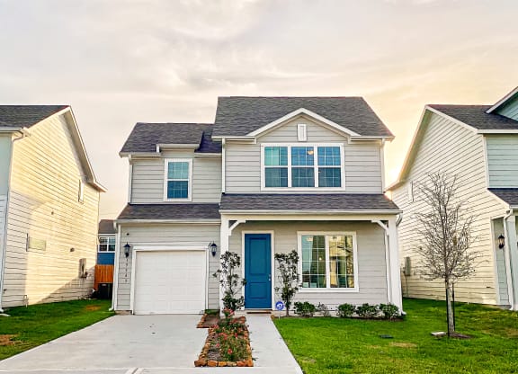 Landscaped Two-Story Home for Rent at Pradera Oaks in Rosharon, TX