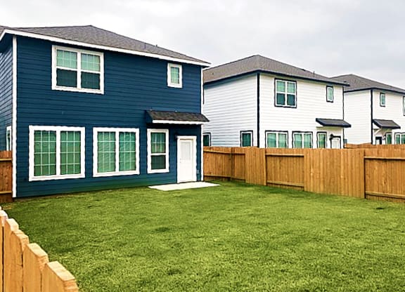 Large Backyards in Pradera Oaks in Rosharon, TX