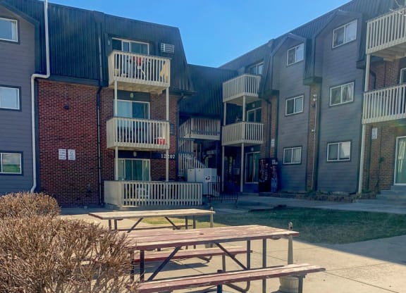 a picnic table in front of an apartment building
