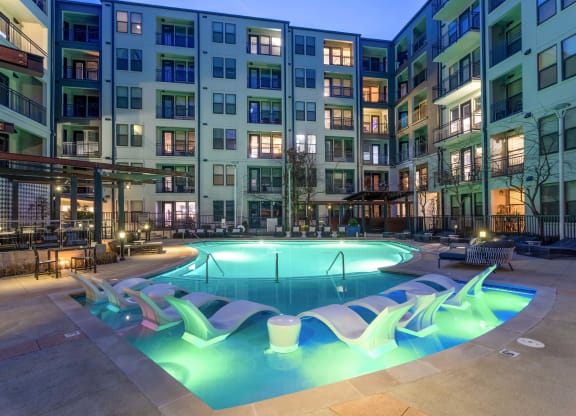 Elliston 23 apartments in Nashville Tennessee photo of resort-style pool at dusk