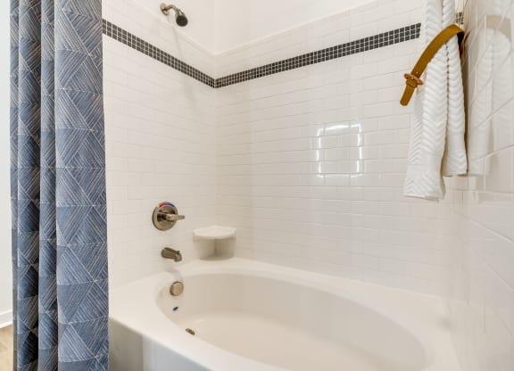 Midtown 205 Model Bath