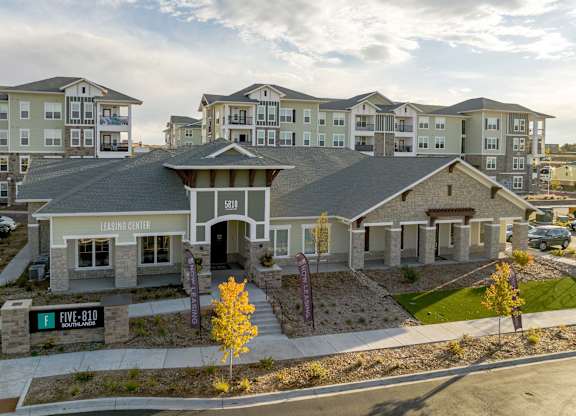 A leasing center for apartment buildings is located in the front of the image.