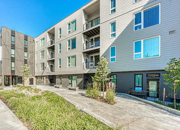 Courtyard View at Terracina Vista, Portland, OR 97233-4299