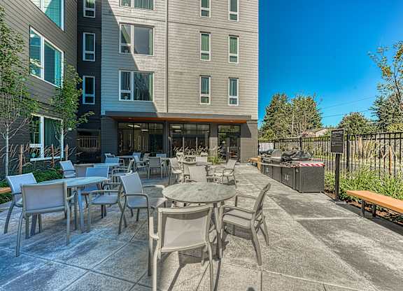 Outdoor Patio at Terracina Vista, Portland