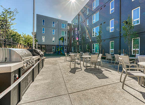 Outdoor Grill And Patio at Terracina Vista, Oregon