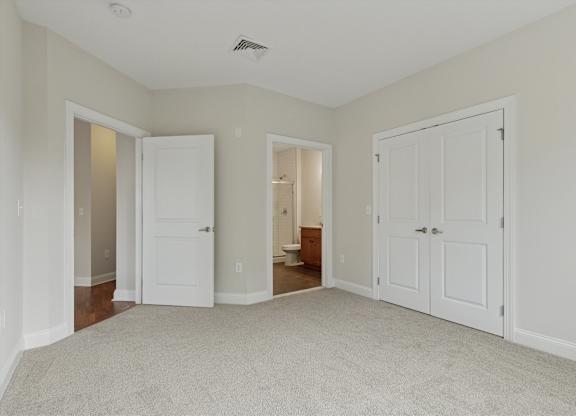 Simple Empty Room with Carpet Floor at Palmer View, Pennsylvania