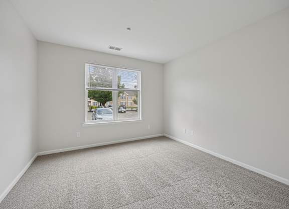 Room with Carpeted Floor at Heritage Court, Ewing, NJ, 08628