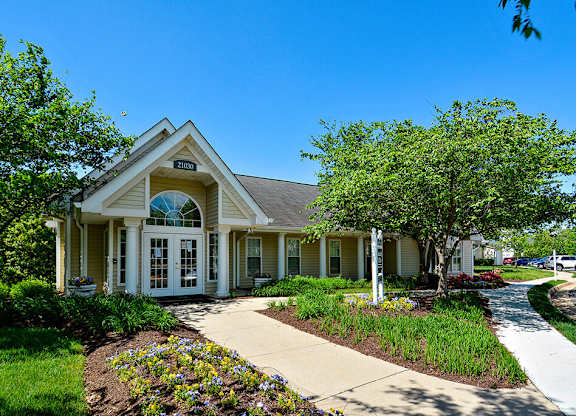 A house with a front yard and a driveway.