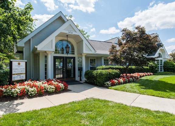 The beautiful Leasing Center at Coppermine Run.