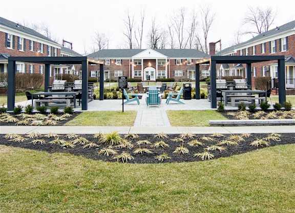 Outdoor grilling area at Alister Morristown, Morristown, 07960
