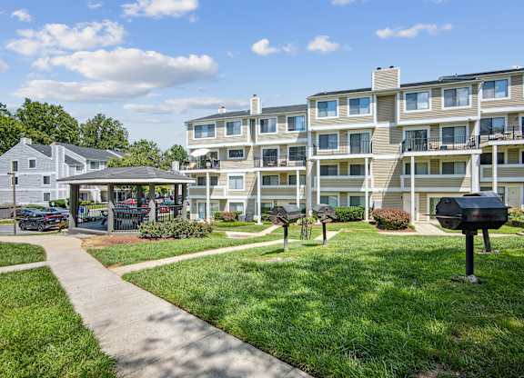 Apartment complex with a walkway in front at Elme Bethesda, Bethesda, 20814