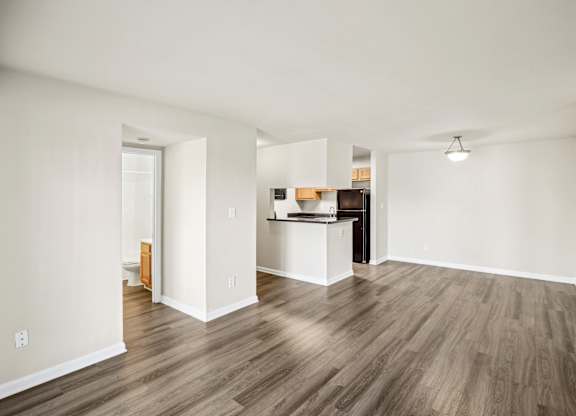 A room with wooden flooring and white walls at Elme Leesburg, Virginia, 20176