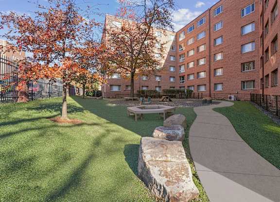 Courtyard at Wellington Apartments, Arlington, Virginia