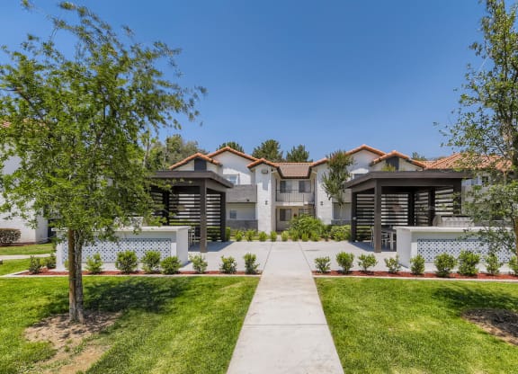 BBQ exterior view at Sixteen60 Apartment Homes, California