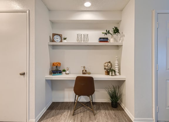 Sixteen60 platinum unit desk area