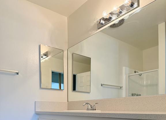 Spacious bathroom in oversized vanity in 1005 Via Zapata apartment home