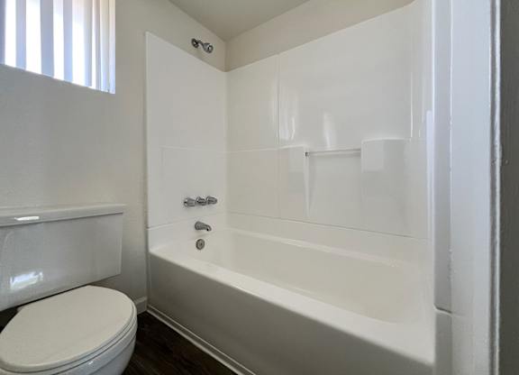 Shower/tub in 955 via zapata bathroom