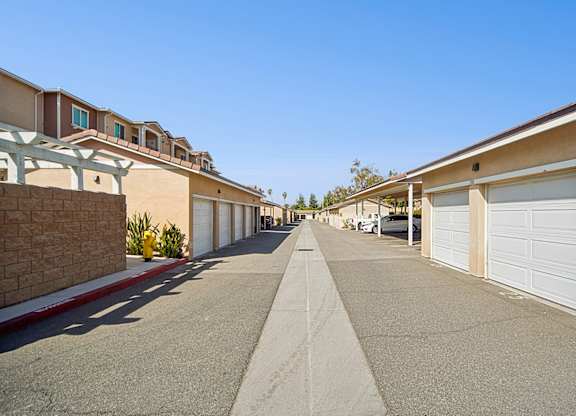 Garages at Turtle Creek apartment homes