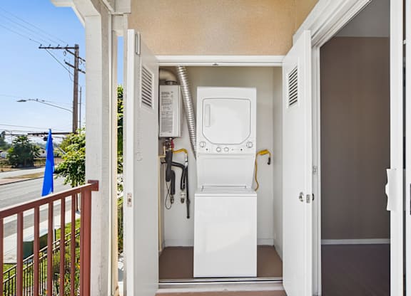 Private Patio at Turtle Creek with Washer/Dryer in unit