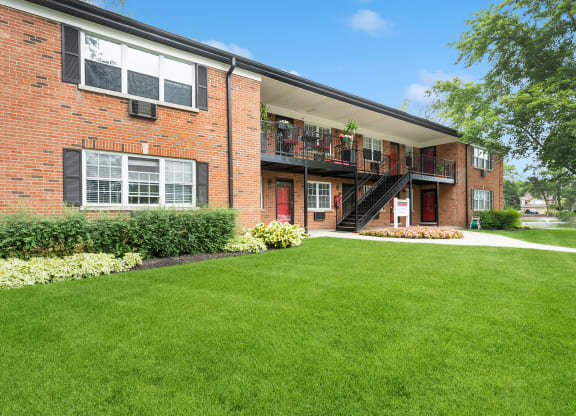 leasing office at The Hinsdale, Hinsdale, IL, 60521