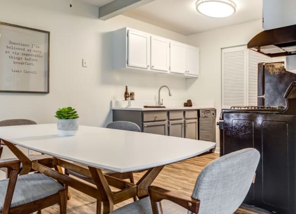 Dining table and chairs at The View Apartments St Charles, St Charles, IL, 60174