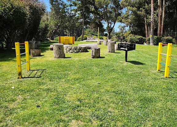 bbq and recreational area at Salinas Sunset Apartments, California, 93907