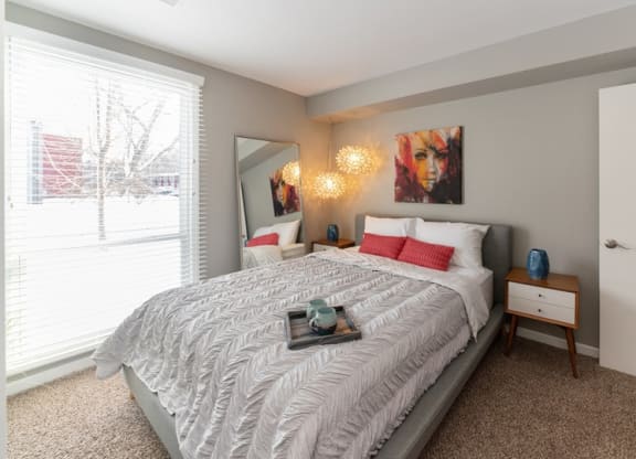 Bedroom decoration at The View Apartments St Charles, St Charles
